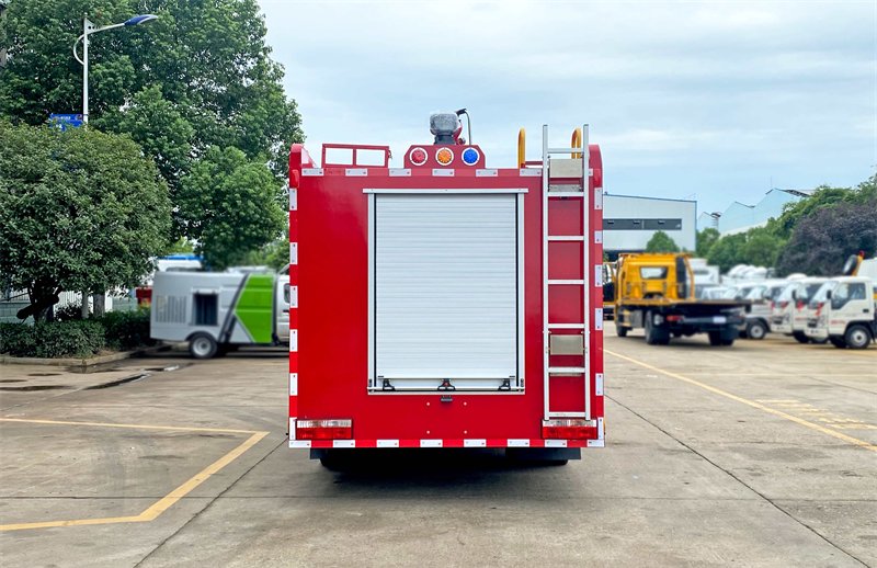 消防车科普：不只是“会喷水的红卡车”